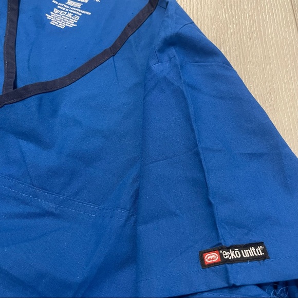 NWT ECKO UNLTD SCRUBS Short Sleeve V-Neck Pullover Blue Scrubs Top Size M - Picture 8 of 8